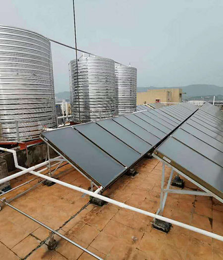 工厂平板式太阳能空气能热水工程